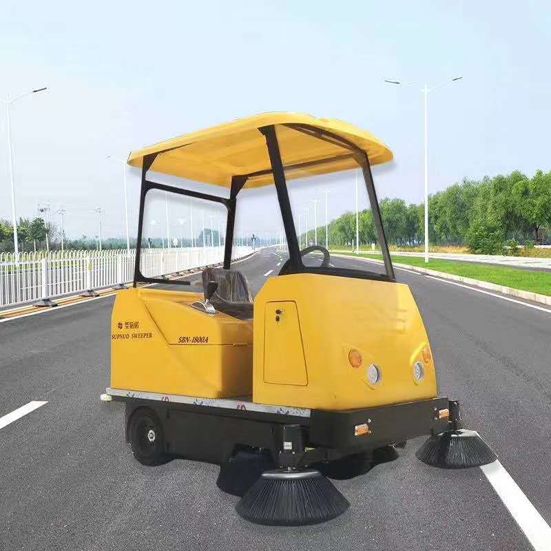 掃地車(chē)廠家教您如何選擇電動(dòng)掃地車(chē)