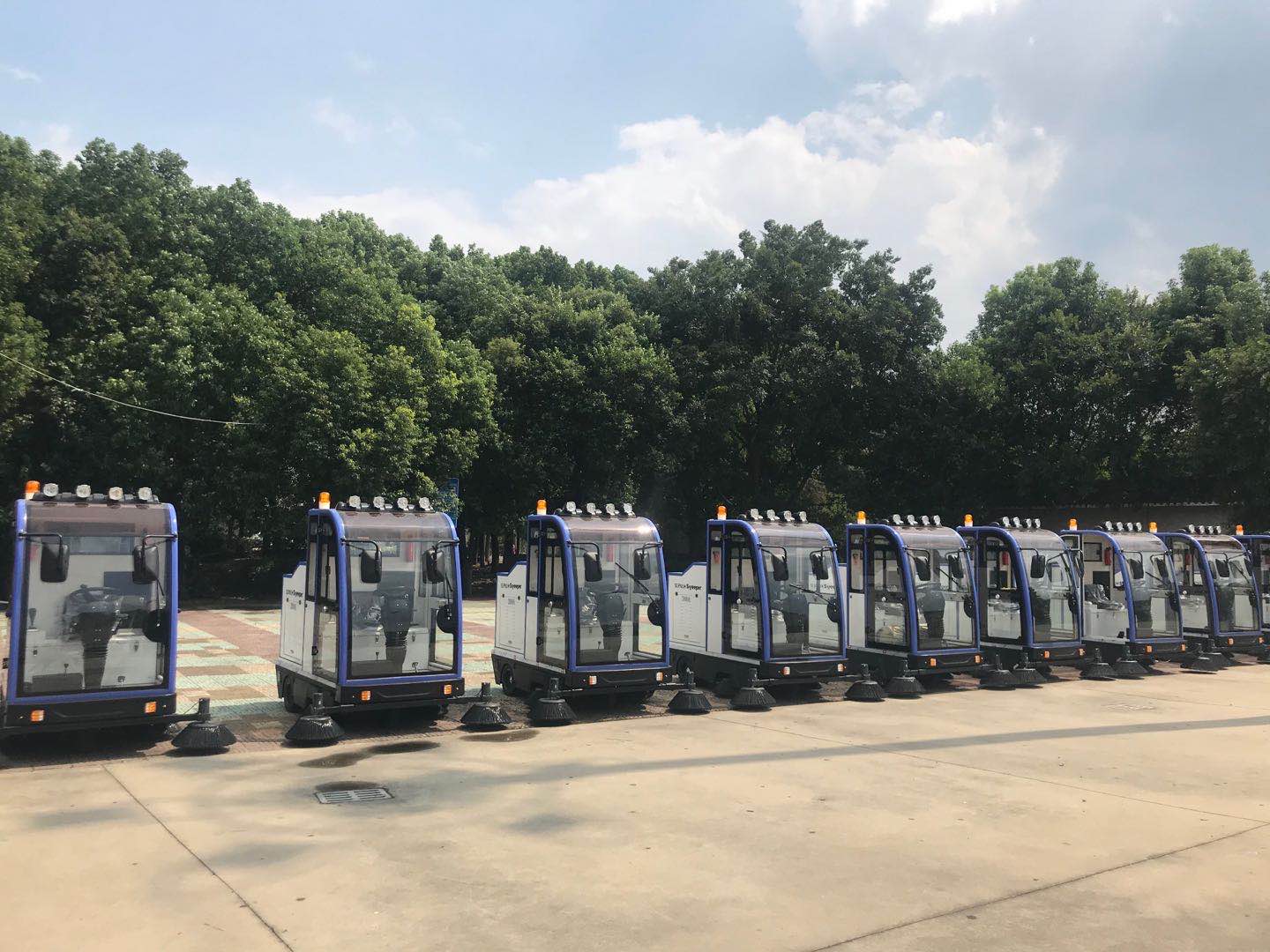 路面掃地車(chē)應(yīng)該具有哪些優(yōu)點(diǎn) 路面掃地車(chē)應(yīng)該具有哪些優(yōu)點(diǎn)