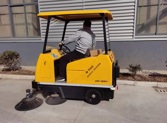 國(guó)內(nèi)駕駛式掃地機(jī)的基本類(lèi)型和區(qū)分方式 國(guó)內(nèi)駕駛式掃地機(jī)的基本類(lèi)型和區(qū)分方式