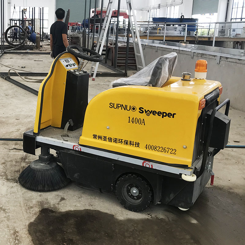 駕駛式掃地車如何延長使用壽命?學(xué)會(huì)保養(yǎng)很重要 駕駛式掃地車如何延長使用壽命?學(xué)會(huì)保養(yǎng)很重要