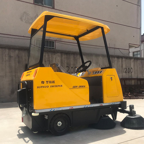 封閉式駕駛掃地車(chē)的4種類(lèi)型和應(yīng)用環(huán)境 封閉式駕駛掃地車(chē)的4種類(lèi)型和應(yīng)用環(huán)境