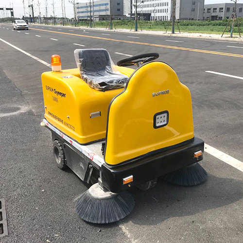 駕駛式電瓶掃地機 駕駛式電瓶掃地機