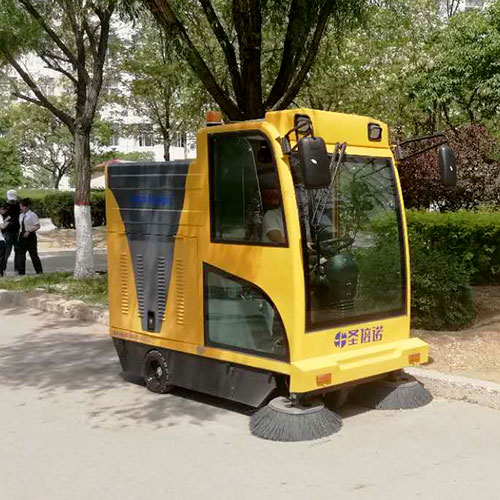 圣倍諾電動(dòng)掃地車生產(chǎn)廠家 2000B---002