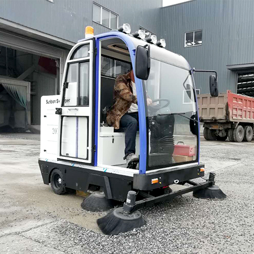 工業(yè)掃地車為企業(yè)解決清潔煩惱 工業(yè)掃地車為企業(yè)解決清潔煩惱