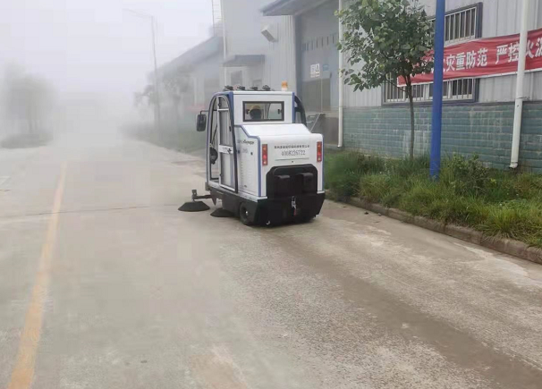 2000A電動掃地機(jī)進(jìn)駐四川涼山某稀土資源公司 2000A電動掃地機(jī)進(jìn)駐四川涼山某稀土資源公司