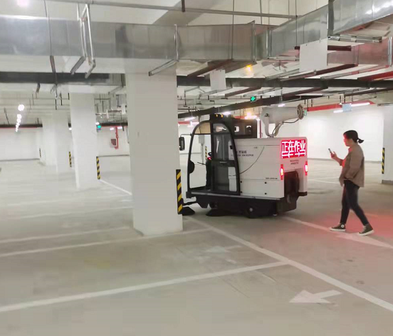 2000AW霧炮清掃車(chē)進(jìn)駐內(nèi)蒙某小區(qū) 2000AW霧炮清掃車(chē)進(jìn)駐內(nèi)蒙某小區(qū)