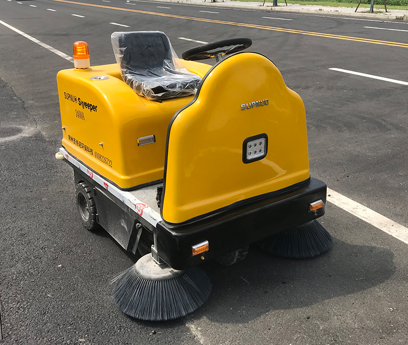 電動(dòng)掃地車 電動(dòng)掃地車