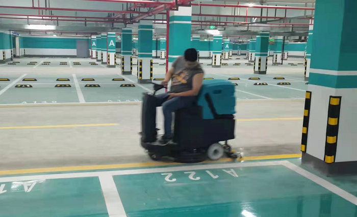 駕駛式洗地機交機案例-24中分校停車場 駕駛式洗地機交機案例-24中分校停車場