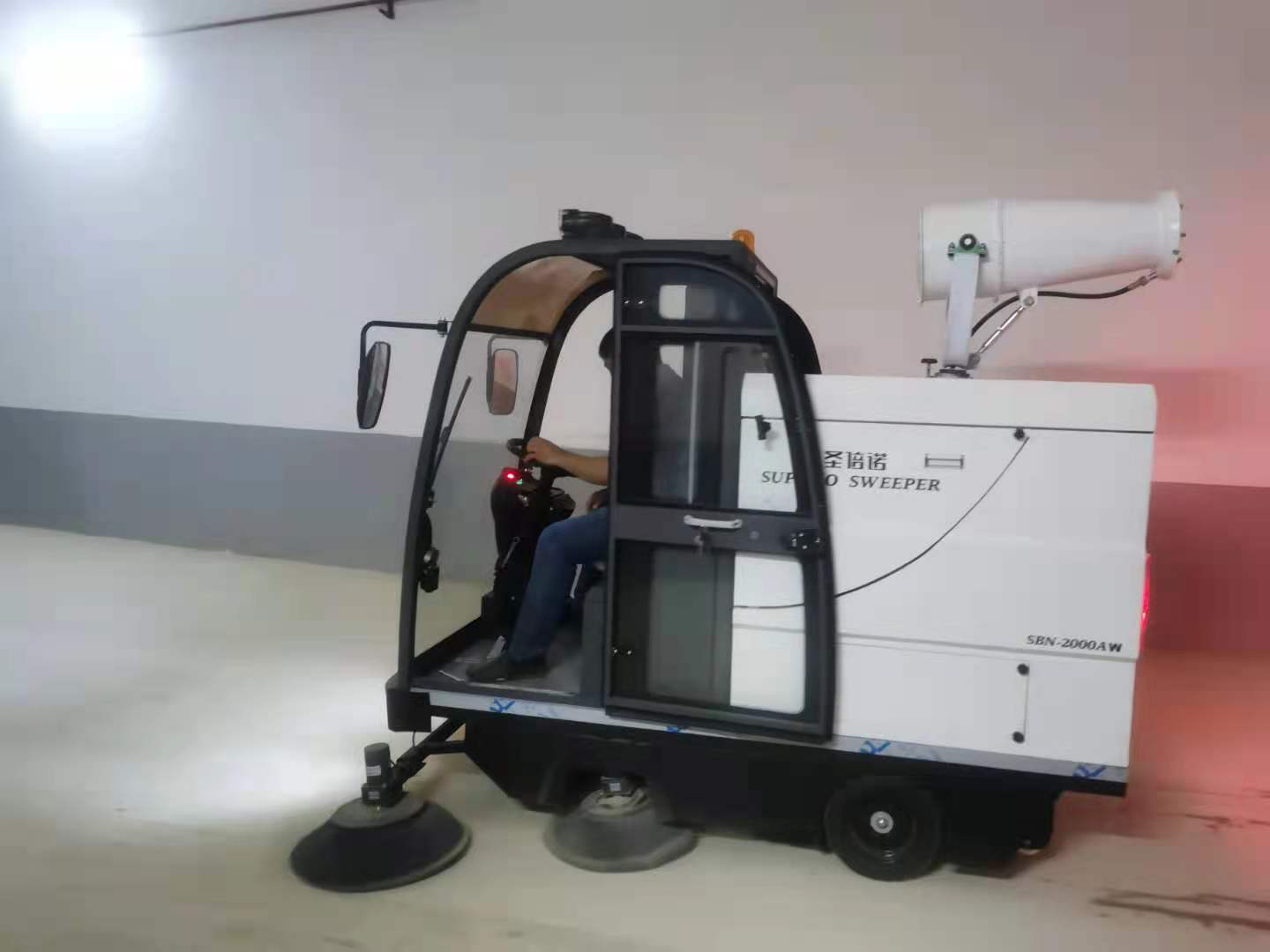 機(jī)場(chǎng)車(chē)站使用的掃地車(chē)型及相關(guān)知識(shí) 機(jī)場(chǎng)車(chē)站使用的掃地車(chē)型及相關(guān)知識(shí)