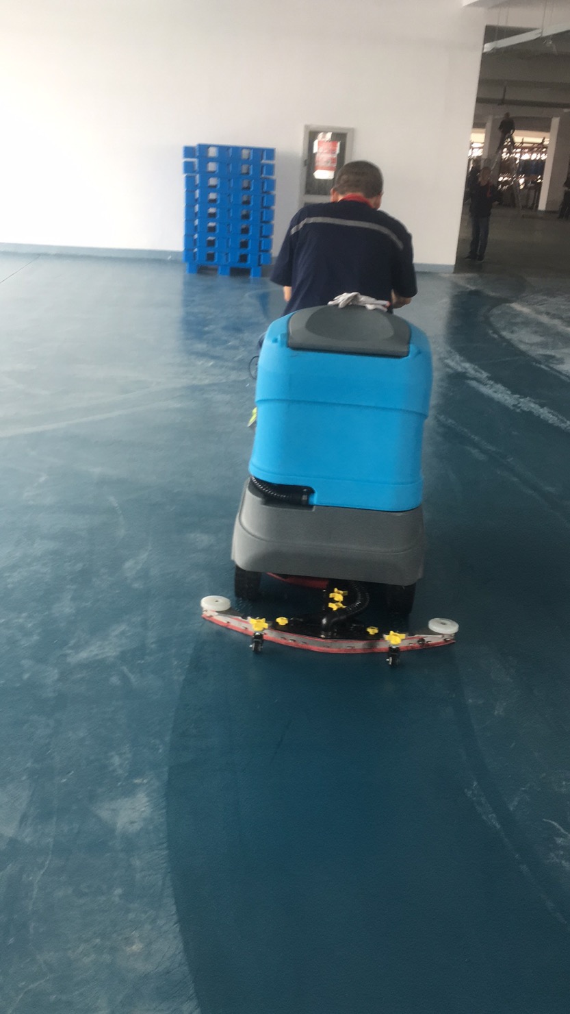 車間灰塵大 可以用洗地機(jī)清洗嗎