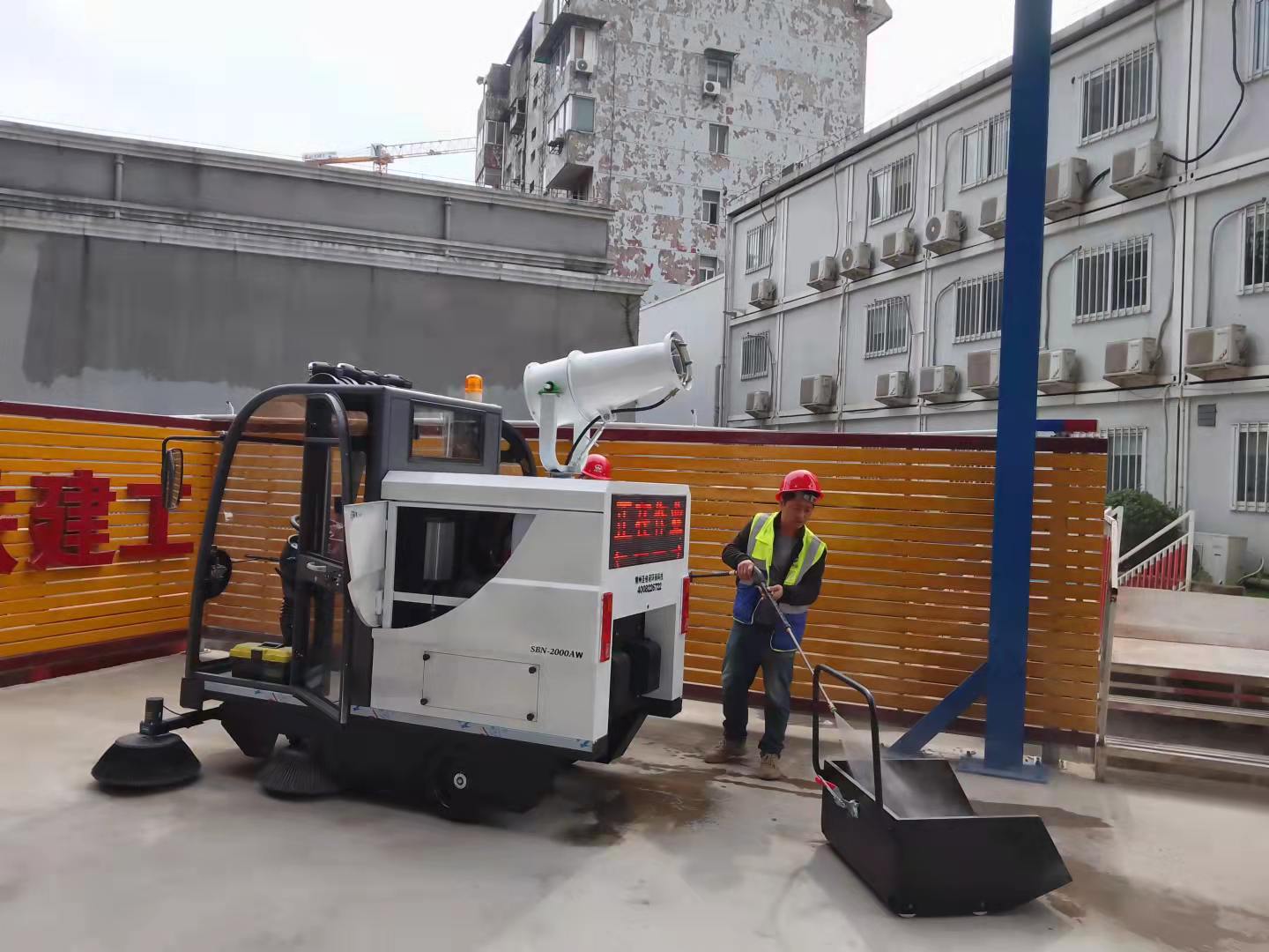 如何判斷這種駕駛式掃地機(jī)的優(yōu)劣