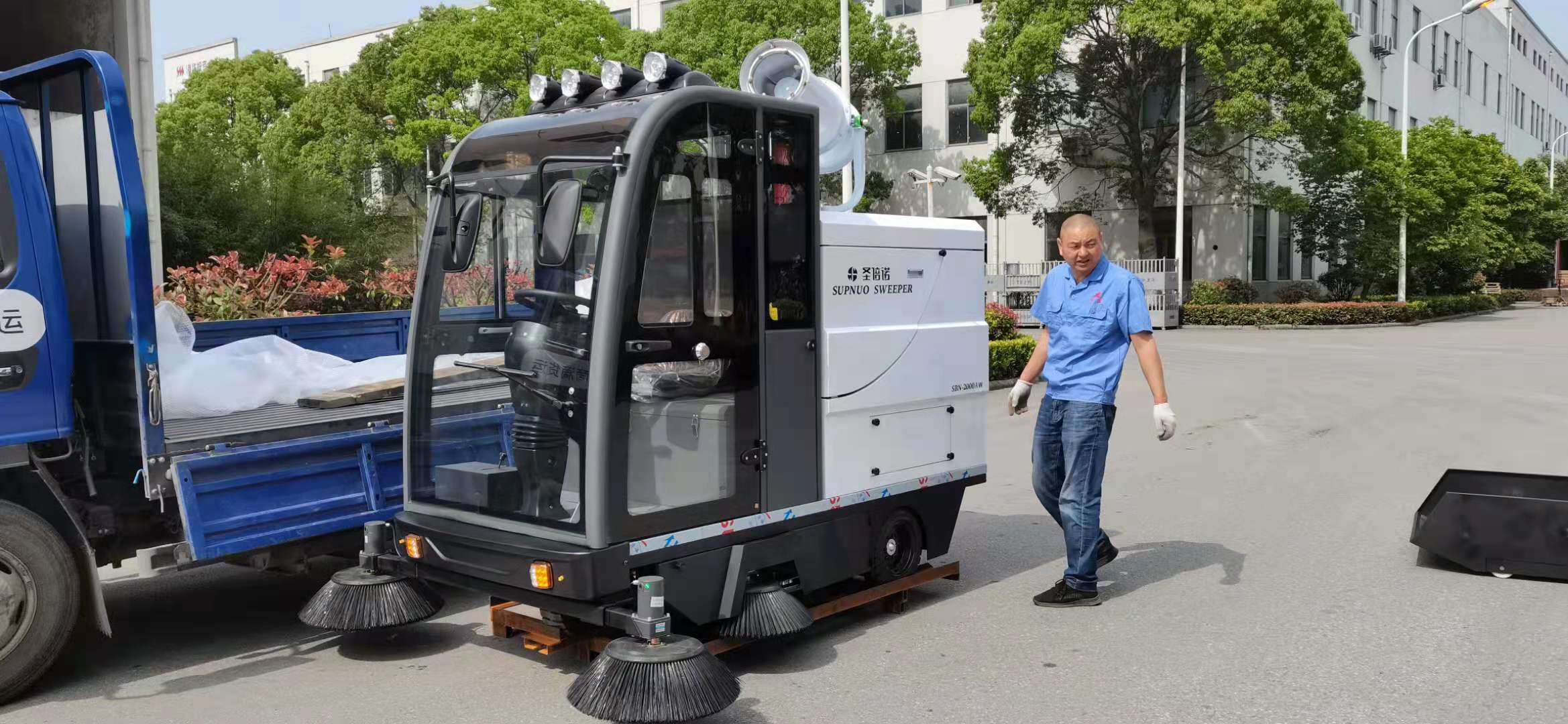 掃地車清潔工廠的難度僅次于車間清潔