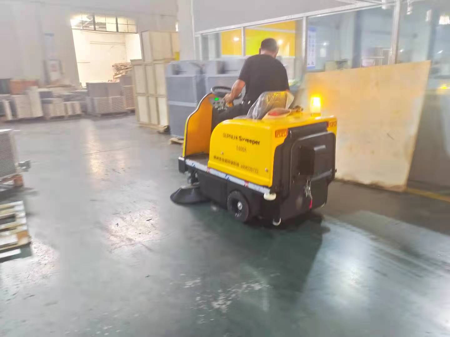 工廠掃地車在倉庫的應用 工廠掃地車在倉庫的應用