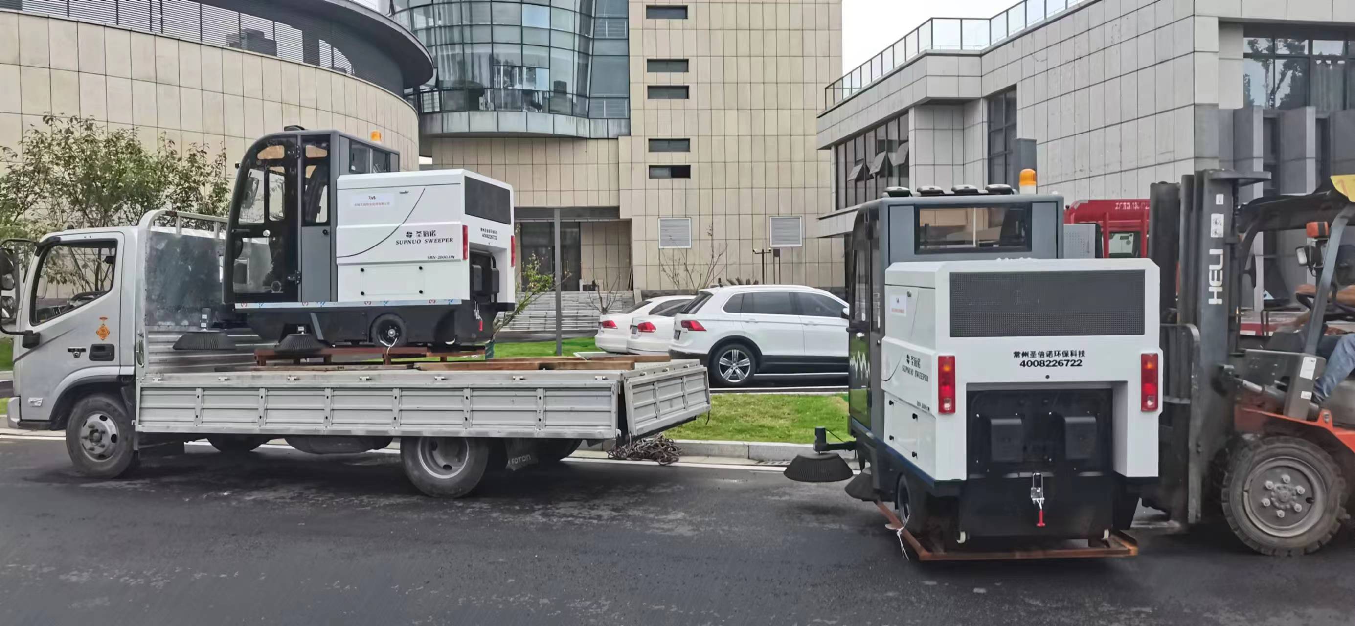 電動(dòng)清掃車在公司企業(yè)的大型鋼廠中有很多優(yōu)勢(shì) 電動(dòng)清掃車在公司企業(yè)的大型鋼廠中有很多優(yōu)勢(shì)