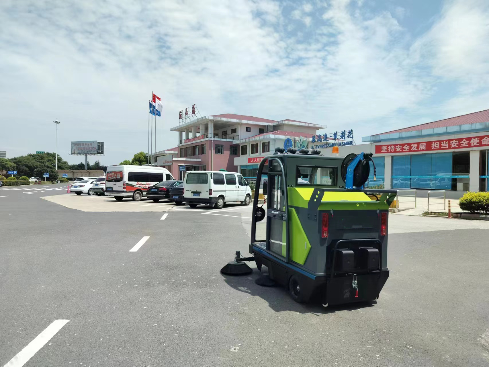 電動(dòng)清掃車制造商告訴你它的特點(diǎn) 電動(dòng)清掃車制造商告訴你它的特點(diǎn)