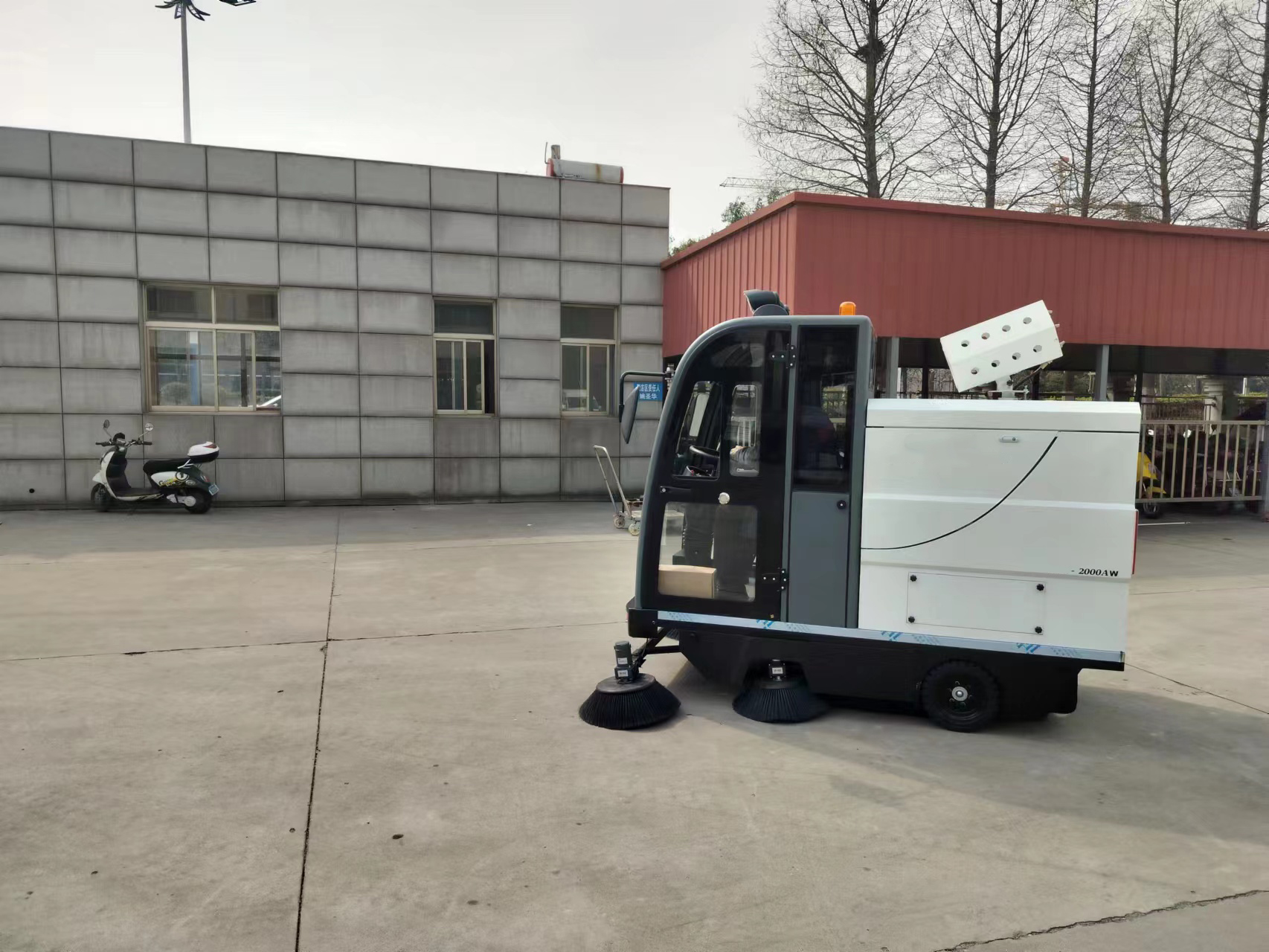 環(huán)保零污染，車(chē)間清掃車(chē)的清潔利器