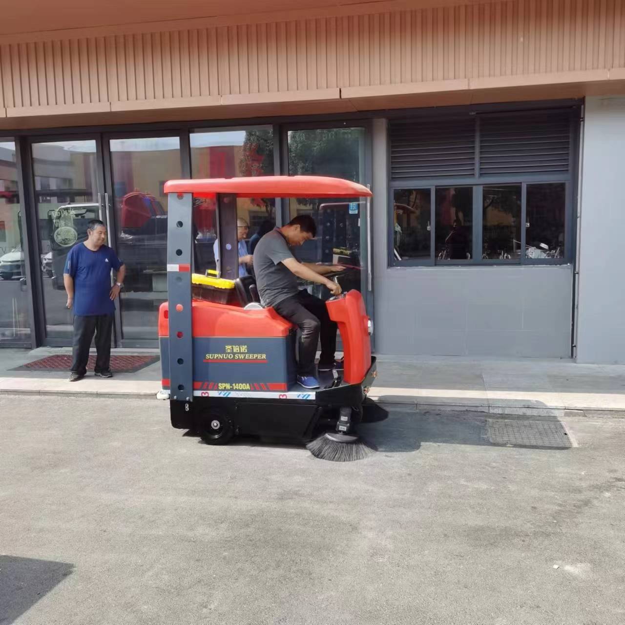 物業(yè)社區(qū)需要選擇什么樣的電動(dòng)清掃車 物業(yè)社區(qū)需要選擇什么樣的電動(dòng)清掃車