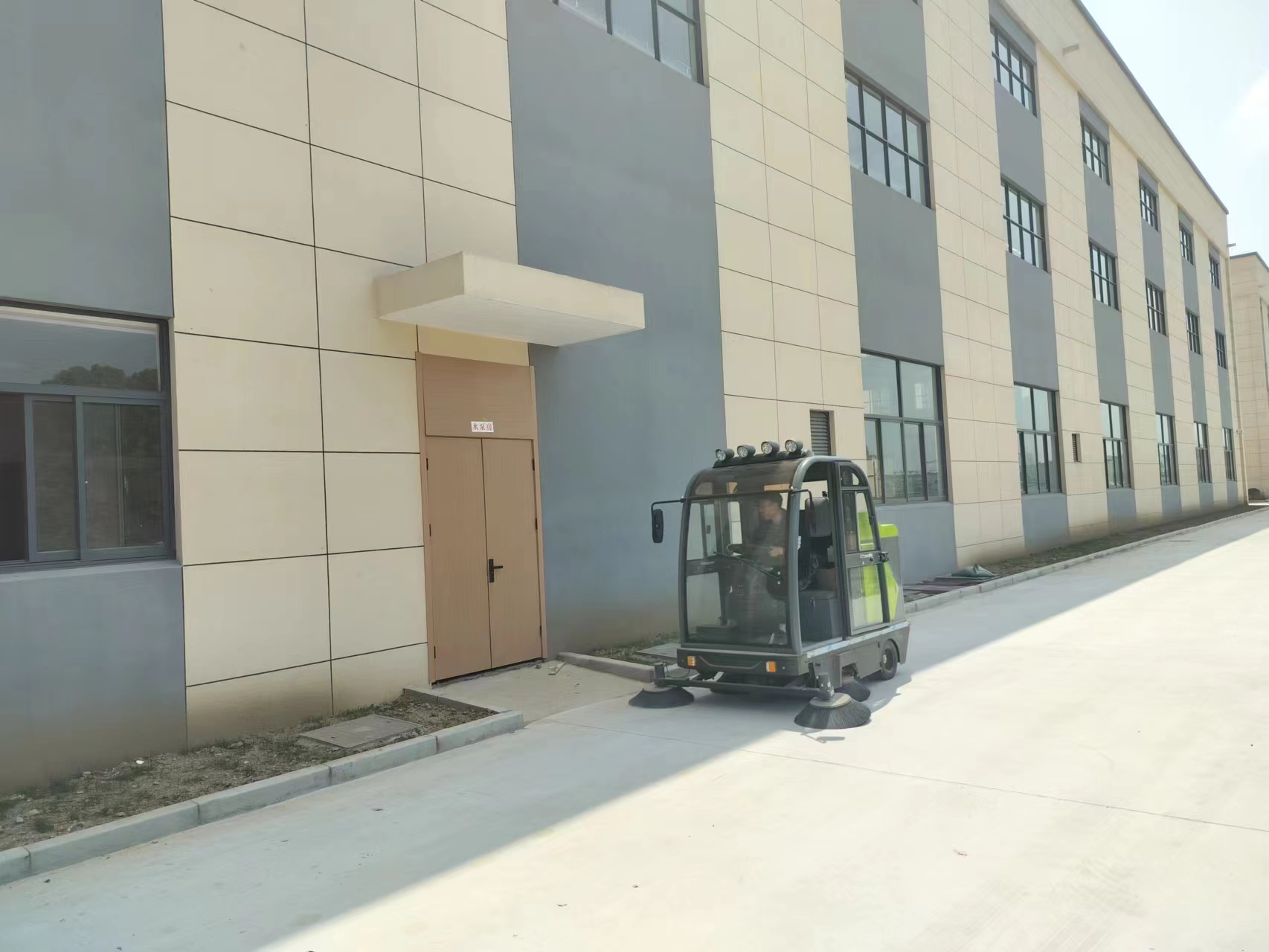 環(huán)保電動清掃車應用范圍廣, 操作簡單 環(huán)保電動清掃車應用范圍廣, 操作簡單