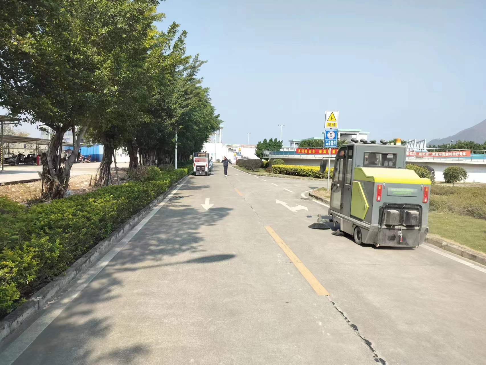 物業(yè)公司在選擇電動(dòng)清掃車時(shí)需要考慮哪些方面呢？