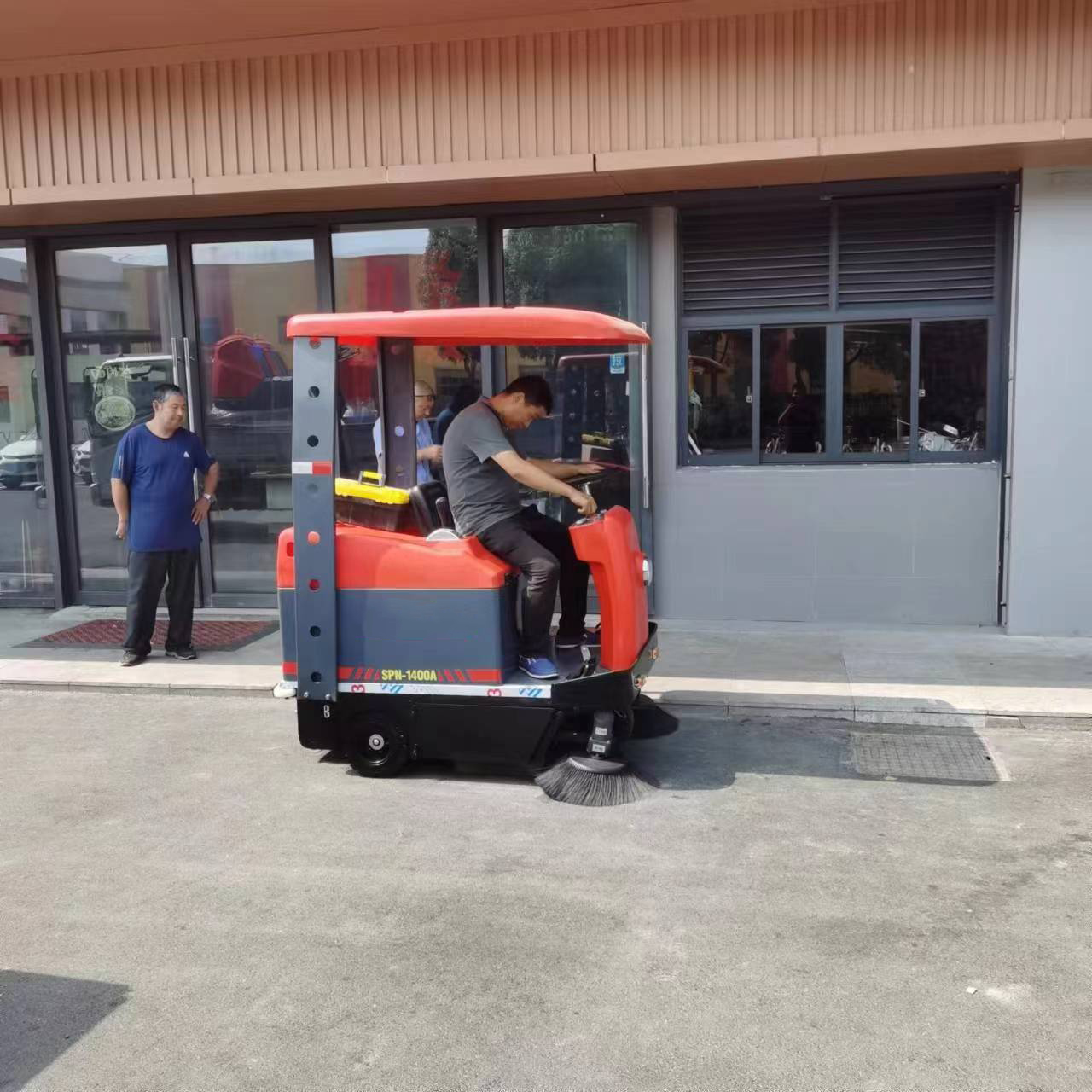 物業(yè)小區(qū)掃地車 物業(yè)小區(qū)掃地車