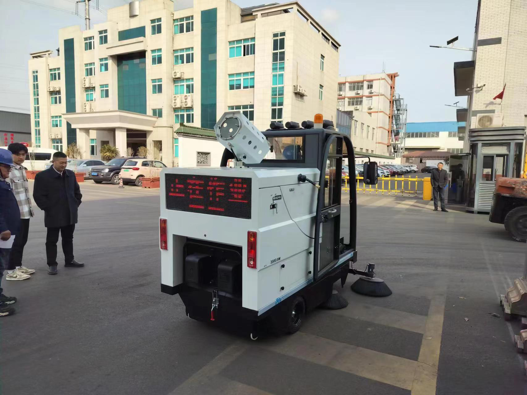 小型環(huán)衛(wèi)清掃車可以改變?nèi)斯で鍜咝实偷那闆r 小型環(huán)衛(wèi)清掃車可以改變?nèi)斯で鍜咝实偷那闆r