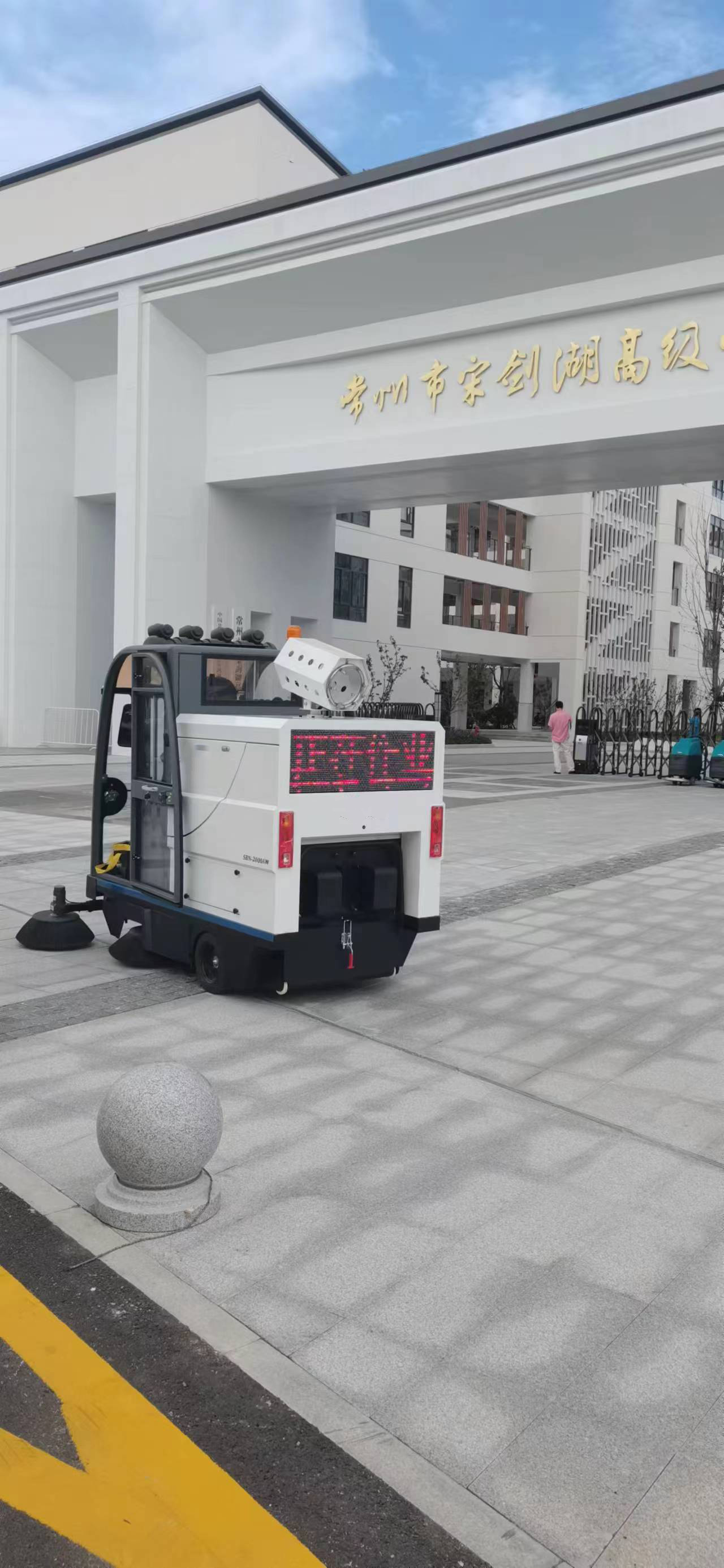 電動(dòng)手推式掃地機(jī)：提升車(chē)間衛(wèi)生，改善工作環(huán)境