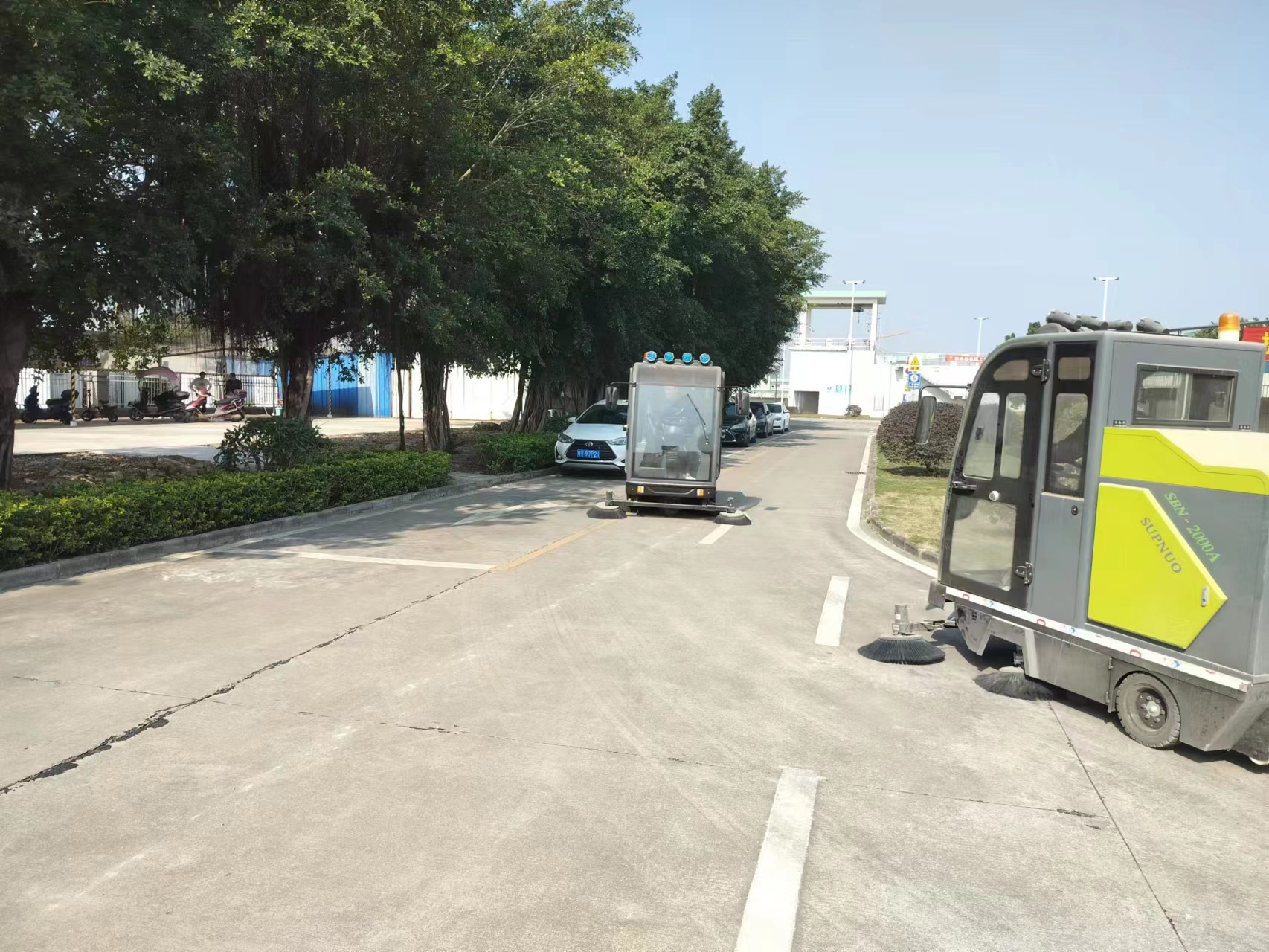 物業(yè)社區(qū)應該如何選擇電動清掃車呢？