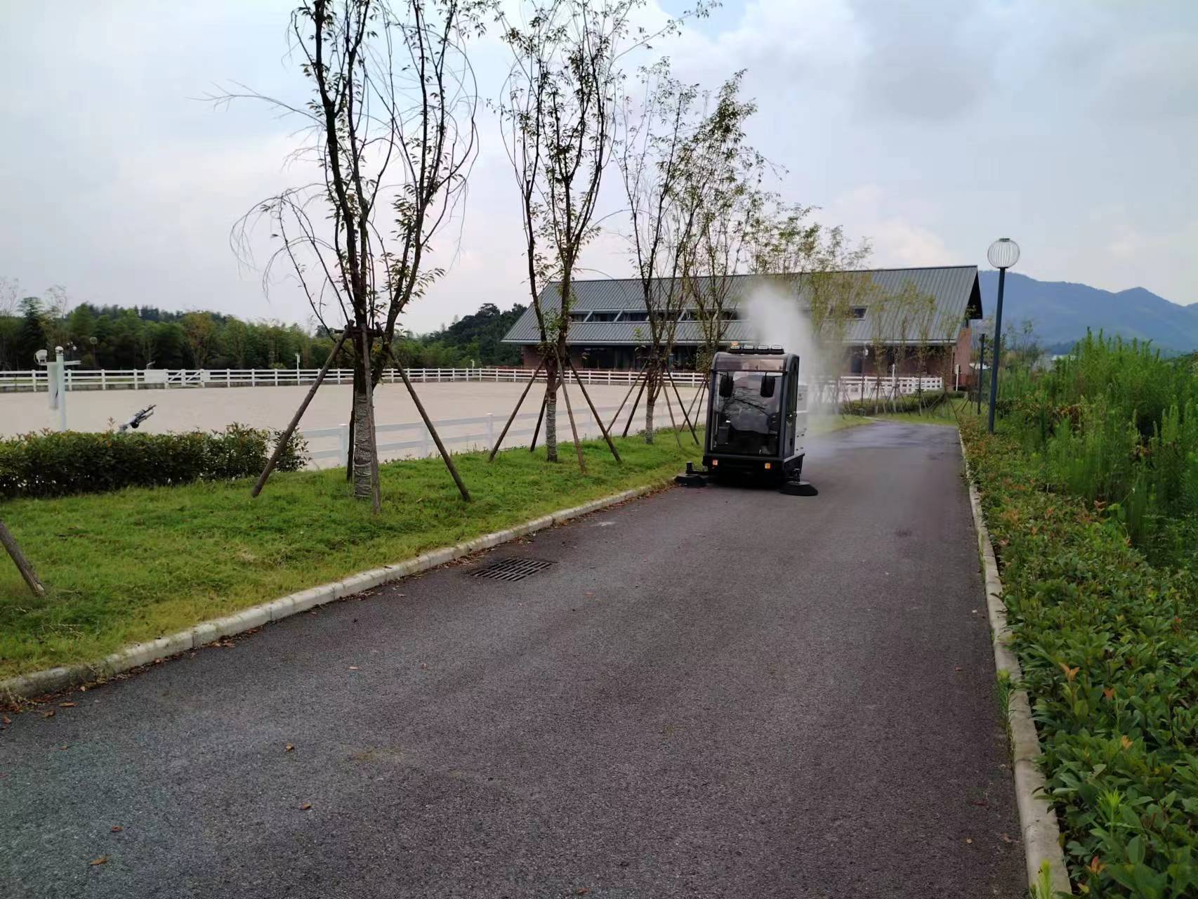 城市發(fā)展引領機械清潔時代，電動掃地車受矚目