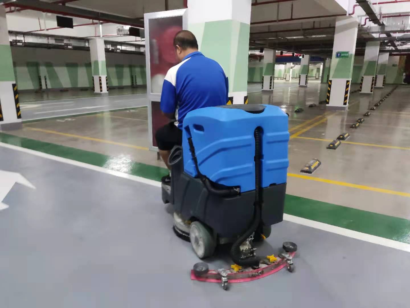 洗地機工廠更好地完成清潔工作，節(jié)省勞動力、人力和財力