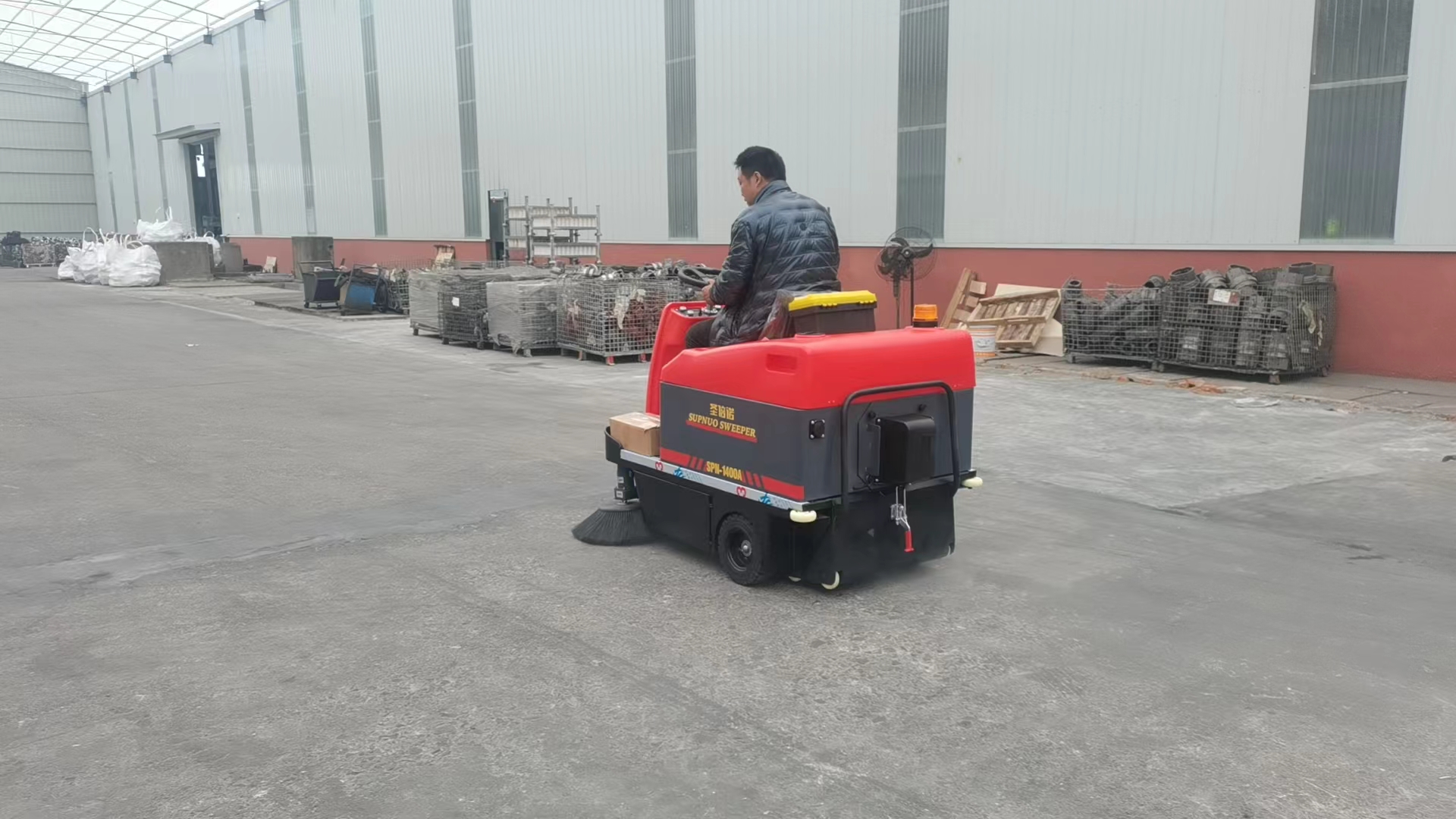 小型清掃車的出現(xiàn)使清掃變得容易 小型清掃車的出現(xiàn)使清掃變得容易