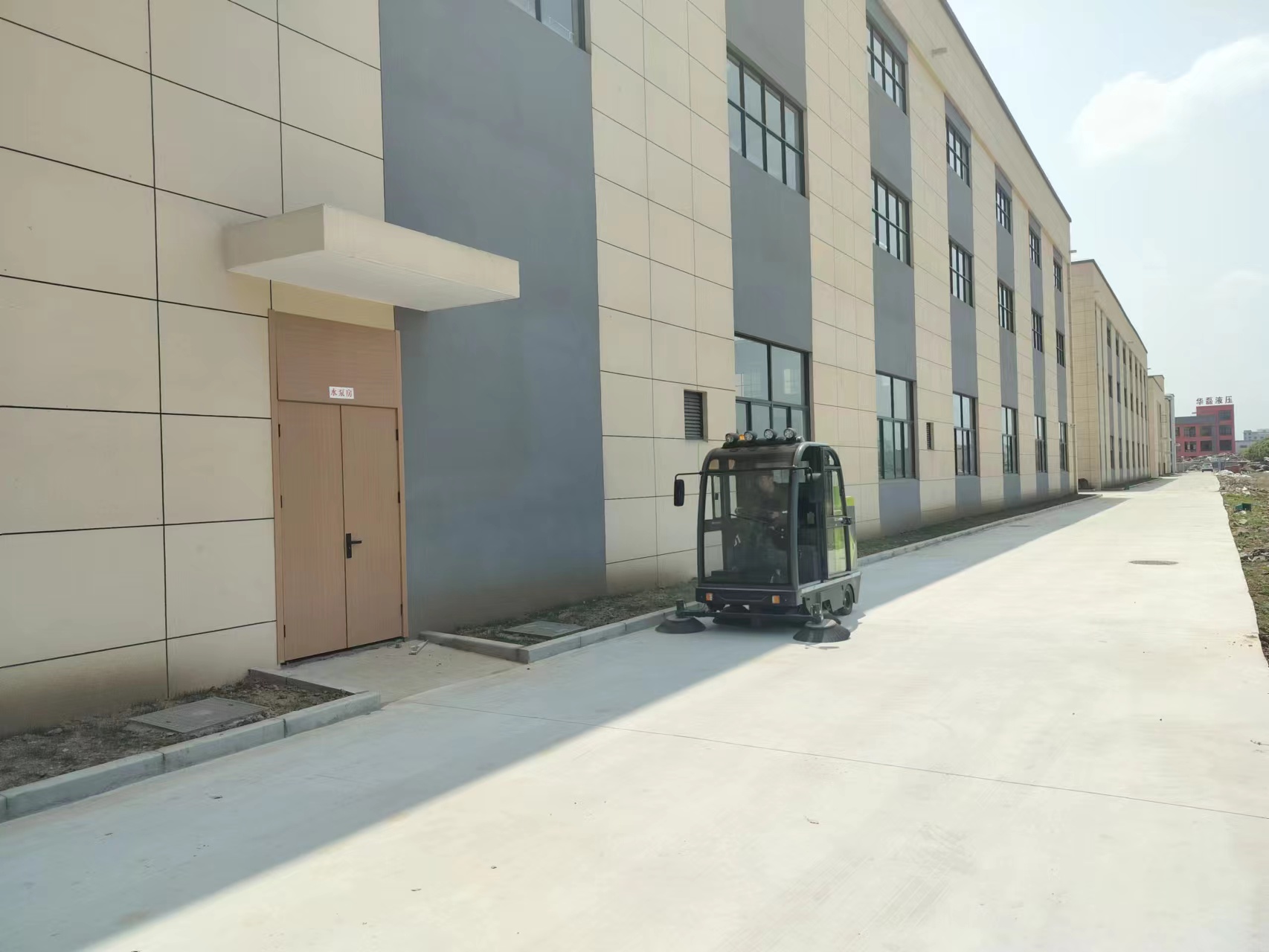 工廠道路清掃車:為你打造清潔環(huán)境的利器 工廠道路清掃車:為你打造清潔環(huán)境的利器