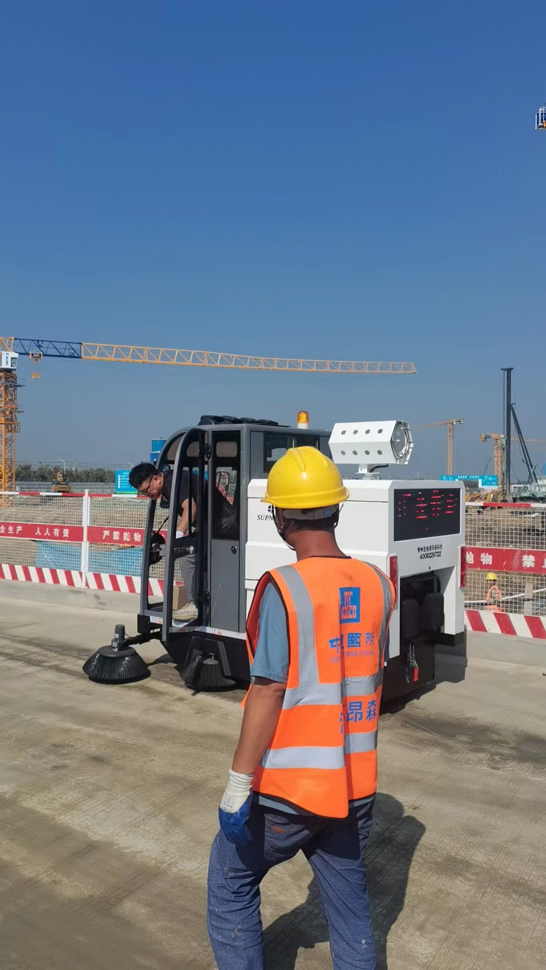 小型環(huán)保電動(dòng)清掃車助力工業(yè)園區(qū)清潔高效 小型環(huán)保電動(dòng)清掃車助力工業(yè)園區(qū)清潔高效