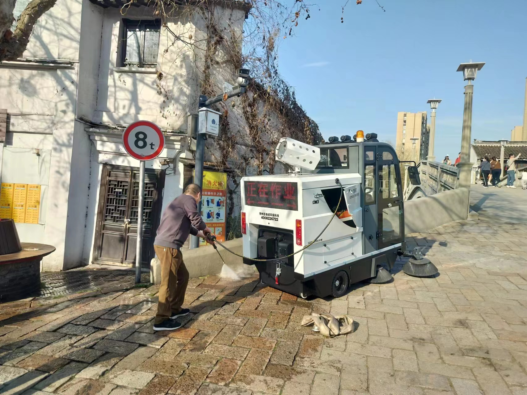 工廠道路清掃車：清掃效率高，節(jié)約成本又省力