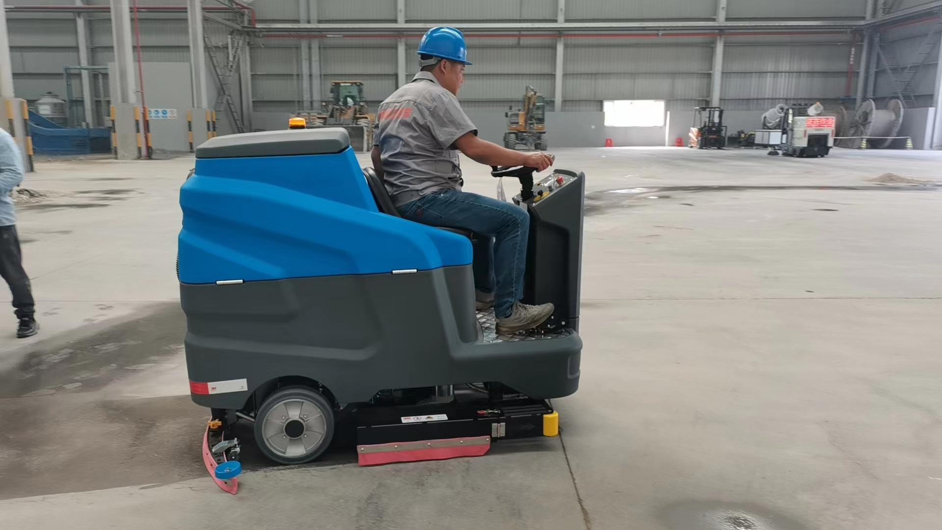 掃地機與洗地機的區(qū)別 掃地機與洗地機的區(qū)別