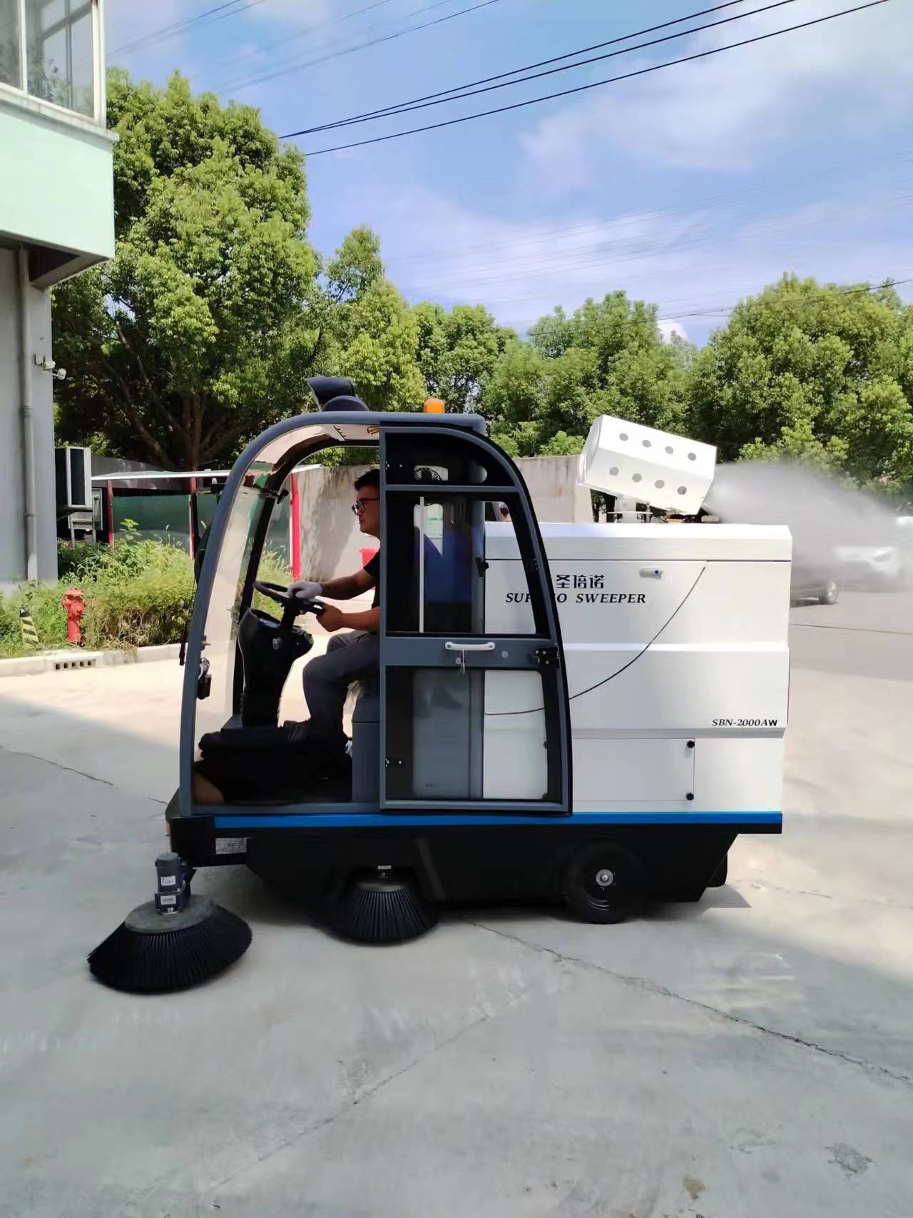 應(yīng)對招工難題，自動駕駛環(huán)衛(wèi)車助力城市清潔 