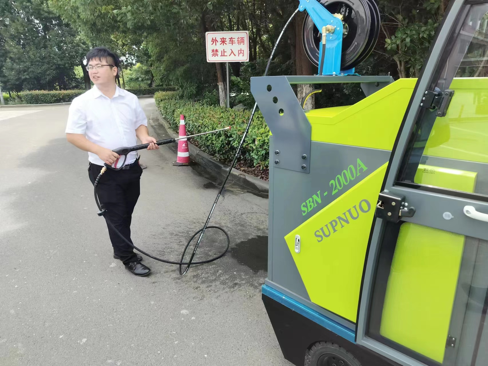 智能掃地機(jī):環(huán)衛(wèi)工作的“超腦” 智能掃地機(jī):環(huán)衛(wèi)工作的“超腦”