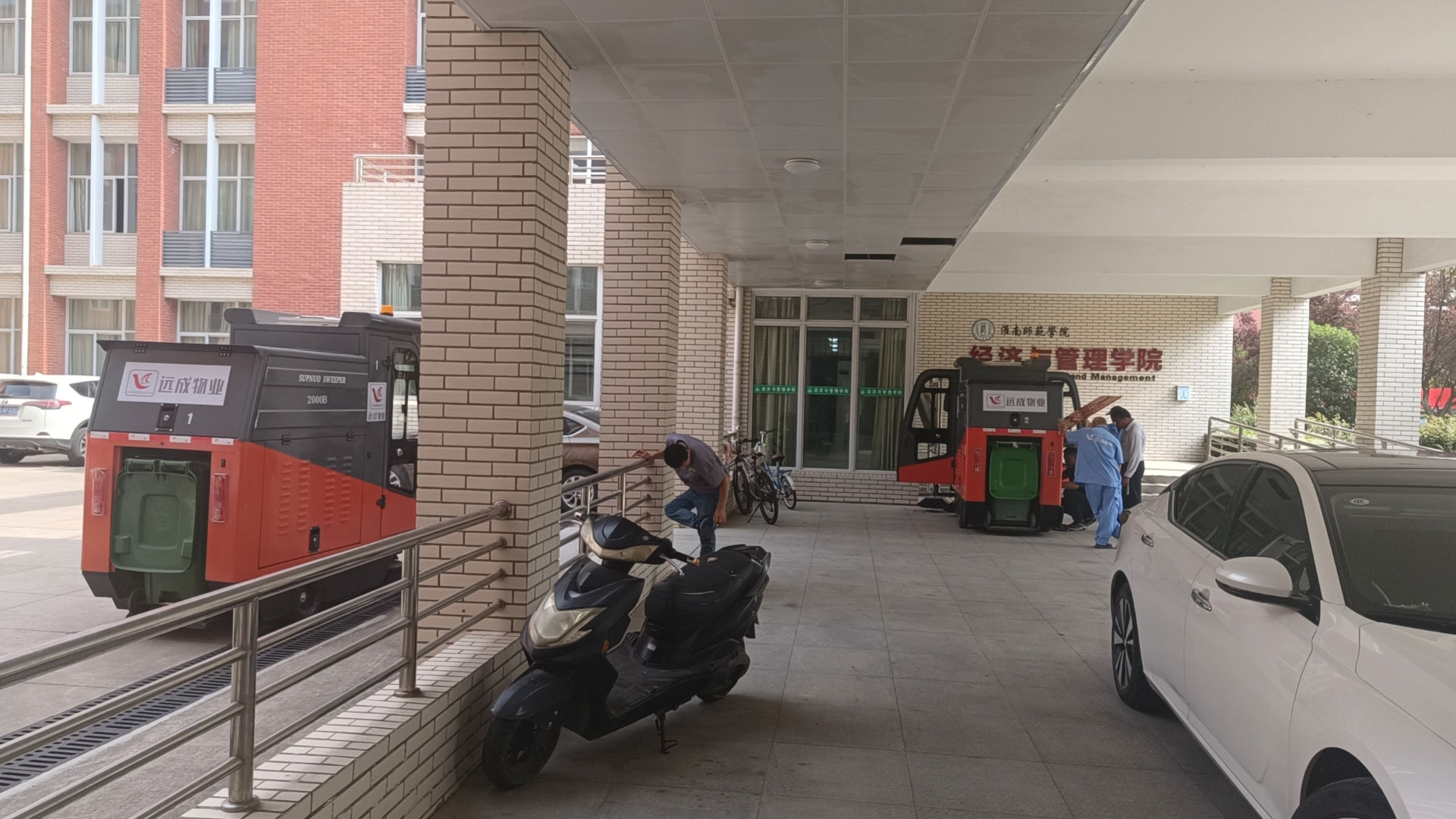 智能清掃車助力城市清潔新篇章 智能清掃車助力城市清潔新篇章