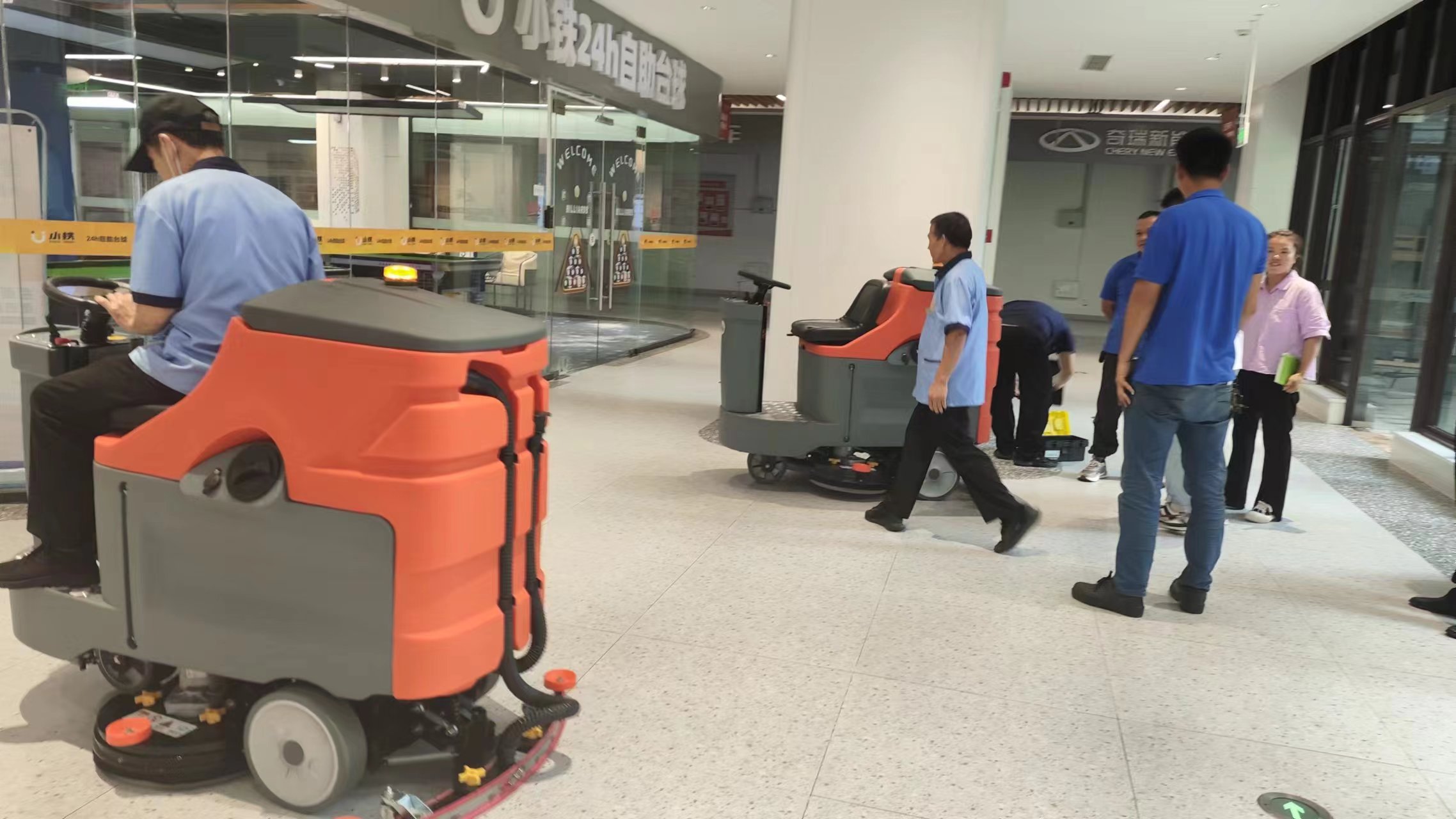 洗地機的獨特優(yōu)勢與廣泛用途 洗地機的獨特優(yōu)勢與廣泛用途