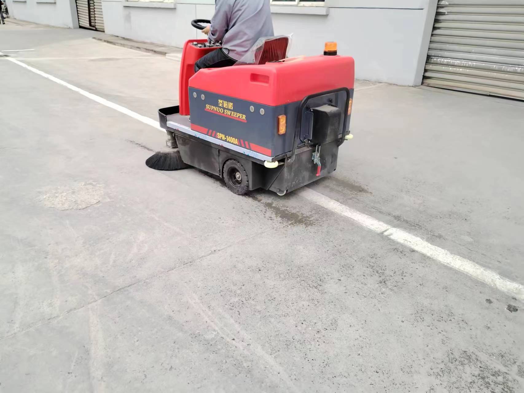 庫房車間掃地車