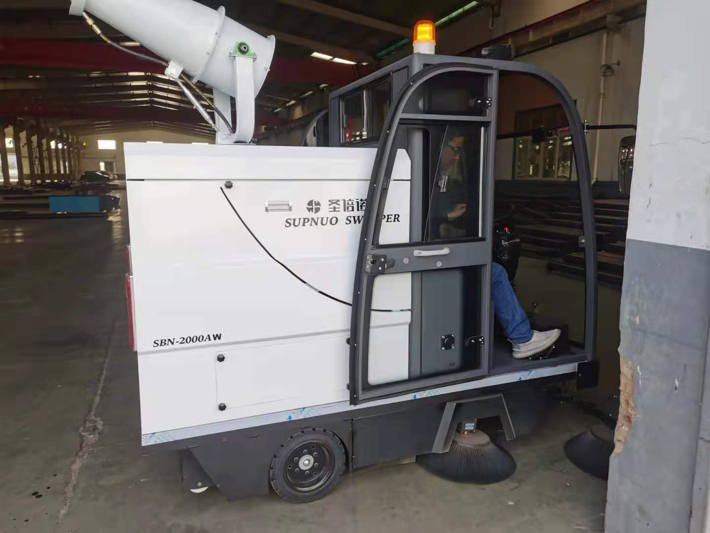 小型環(huán)保電動掃地機:如虎添翼的清潔助手 小型環(huán)保電動掃地機:如虎添翼的清潔助手