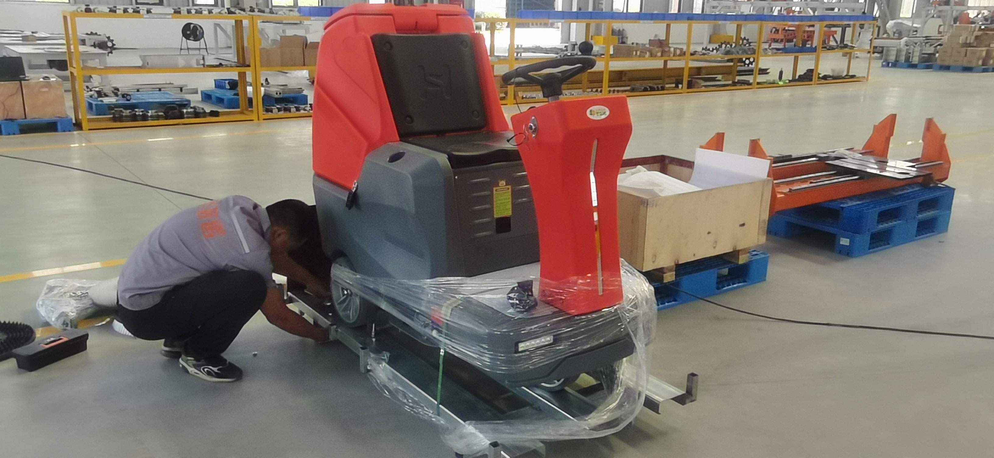 電動(dòng)駕駛式洗地機(jī)成為環(huán)氧地坪保潔新選擇 電動(dòng)駕駛式洗地機(jī)成為環(huán)氧地坪保潔新選擇