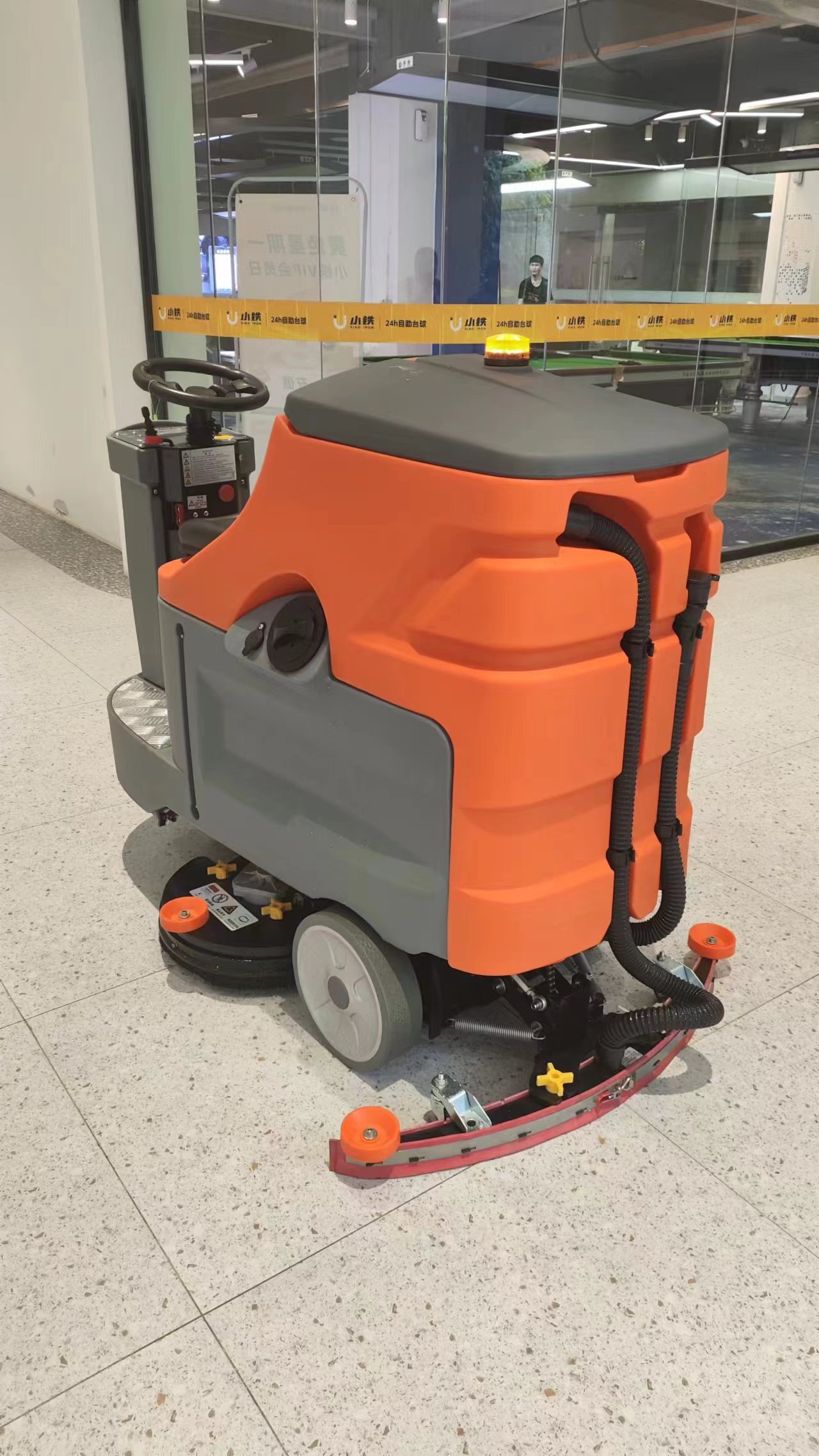 洗地機(jī)的全面指南:為您的清潔工作選擇最佳設(shè)備 洗地機(jī)的全面指南:為您的清潔工作選擇最佳設(shè)備