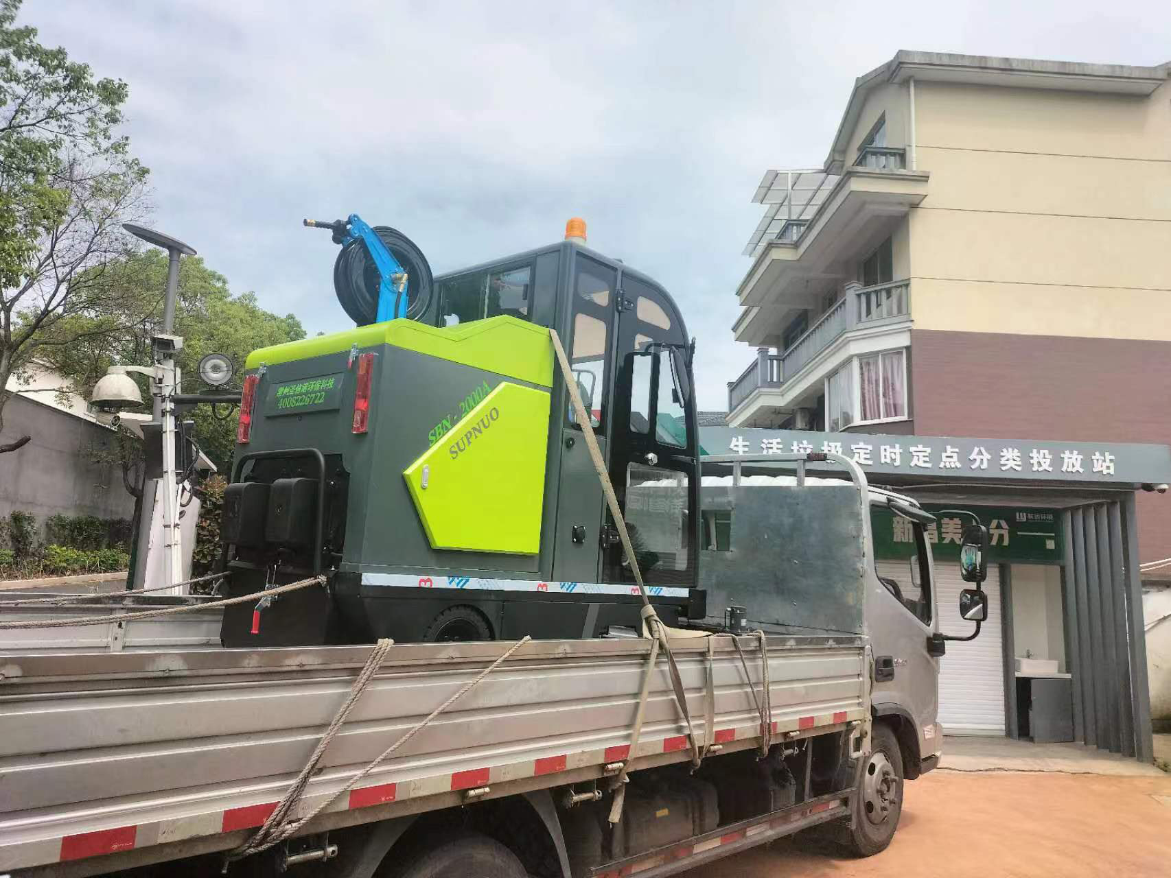 學(xué)校用駕駛式工業(yè)掃地車 學(xué)校用駕駛式工業(yè)掃地車