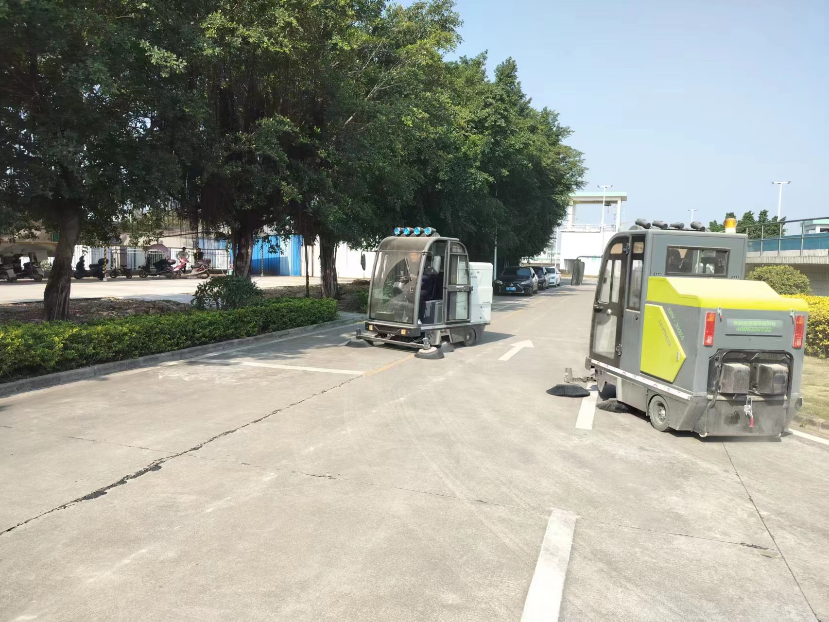 駕駛式掃地車的優(yōu)勢與獨(dú)特特點(diǎn) 駕駛式掃地車的優(yōu)勢與獨(dú)特特點(diǎn)