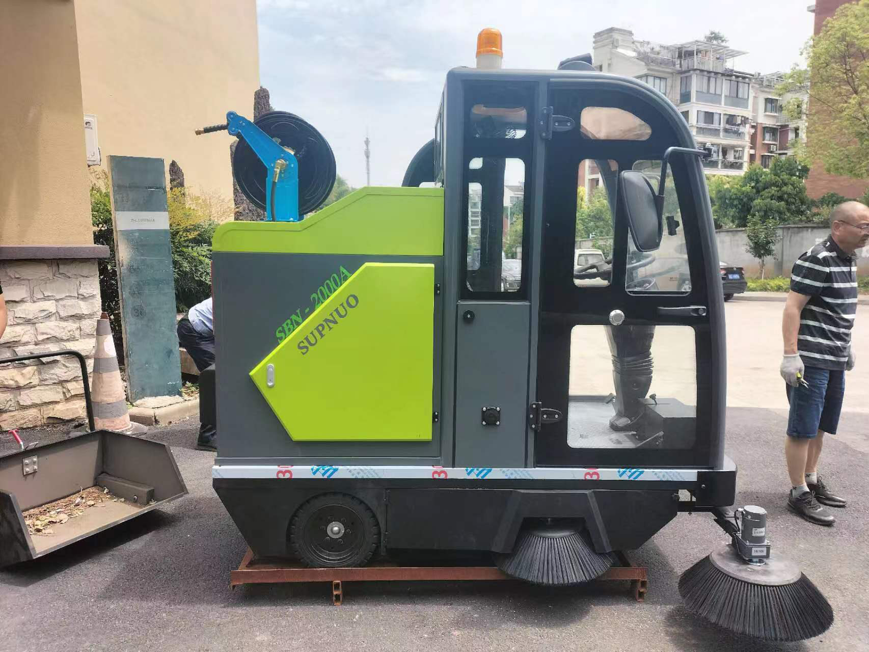 掃地車:助推城市發(fā)展的智能新力量 掃地車:助推城市發(fā)展的智能新力量