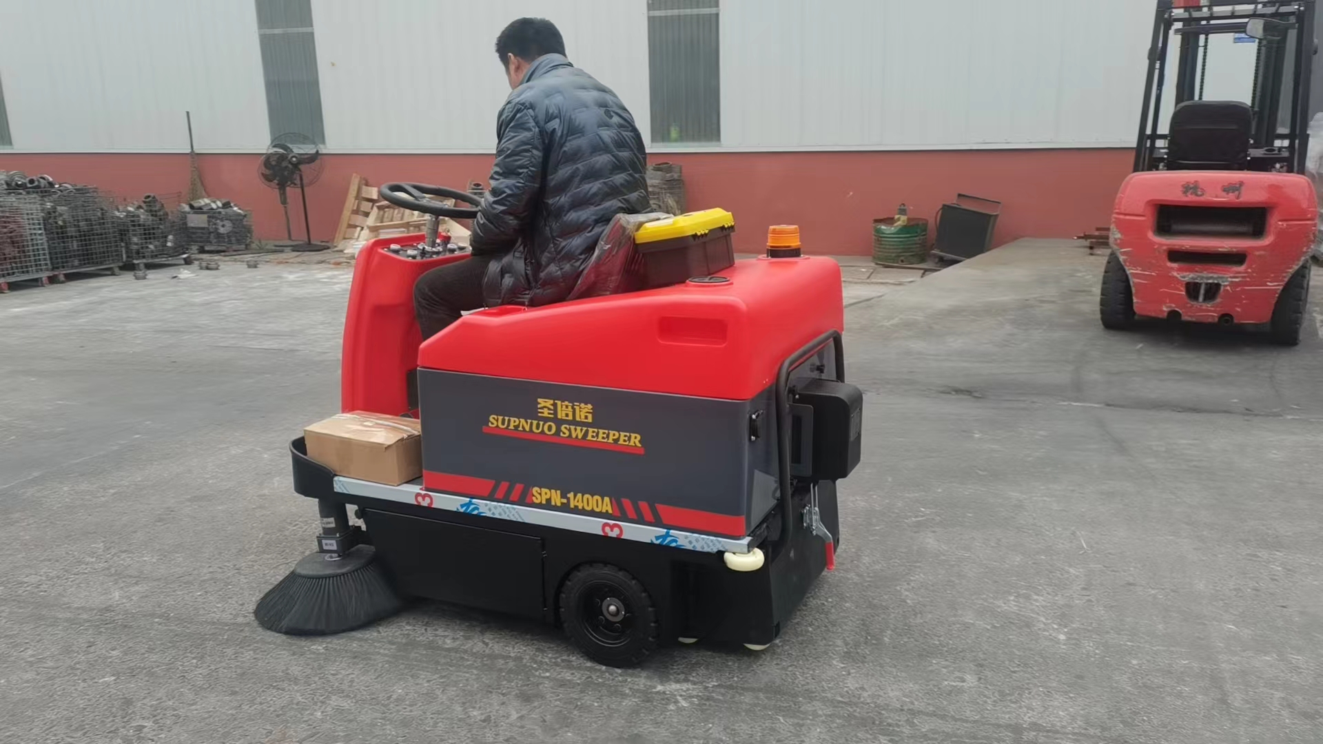 駕駛式工業(yè)吸塵掃地機(jī) 駕駛式工業(yè)吸塵掃地機(jī)