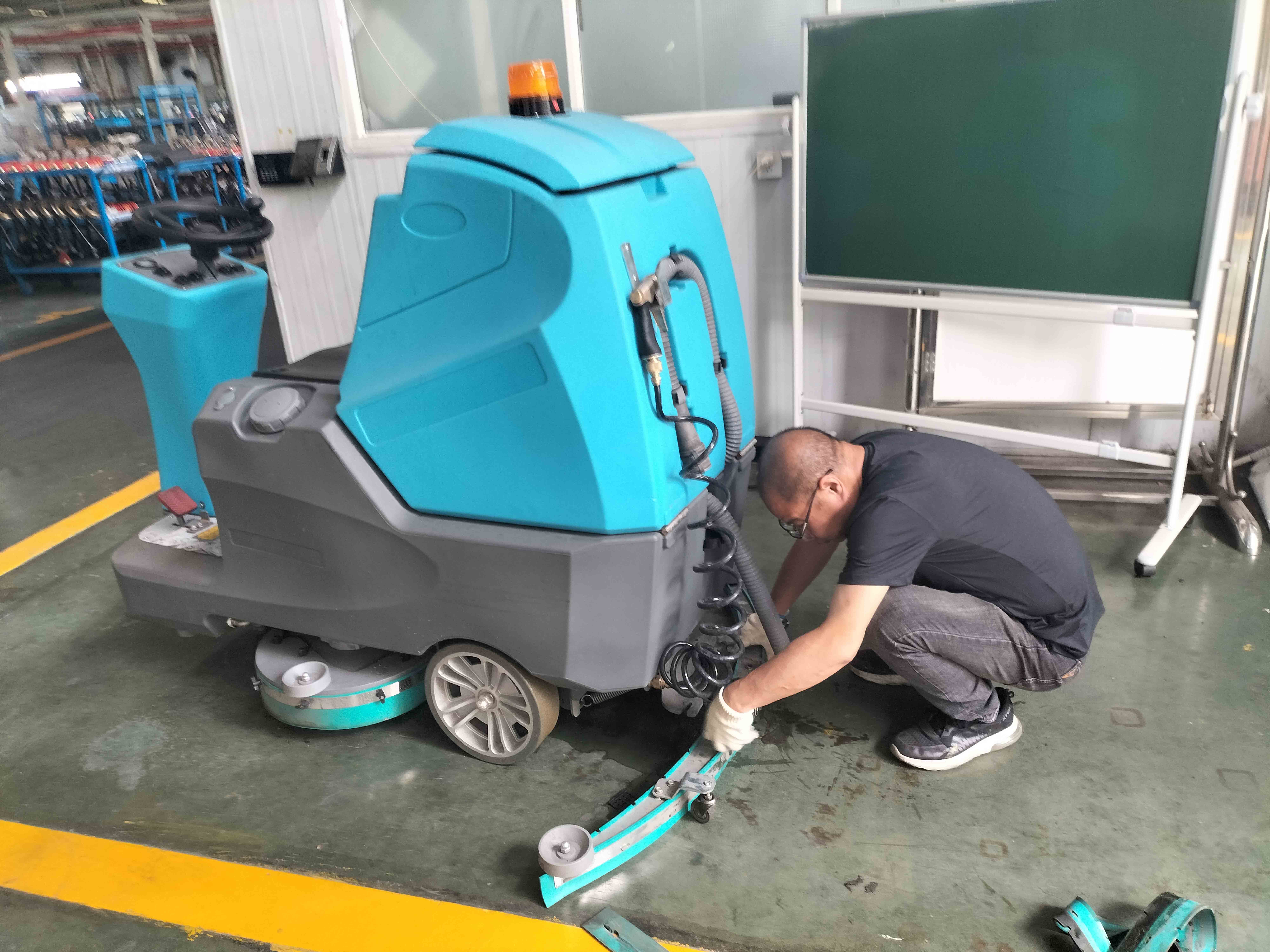 室內(nèi)洗地機(jī)：提升清潔效率的重要工具，現(xiàn)在哪些行業(yè)正在依賴它？