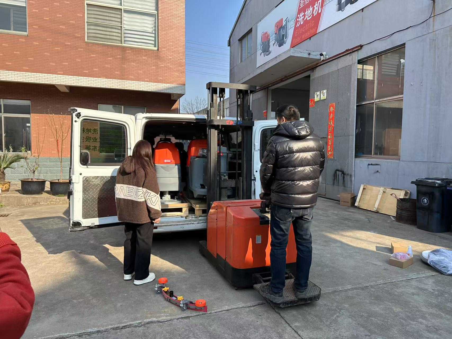 洗地機(jī)如何提升工廠清潔效率？