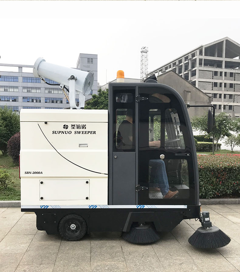 又一家化工企業(yè)采購霧炮掃地車